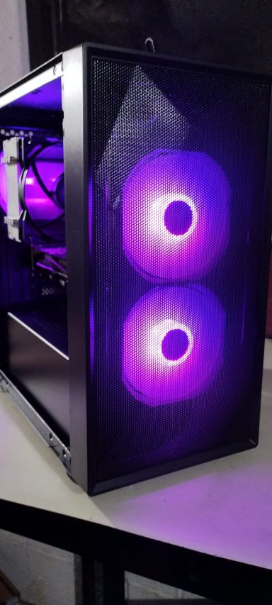 Intel Core i5-6600K/16GB DDR4/512GB SSD/GTX1060 6GB A desktop computer case with purple LED lighting and a transparent side panel.