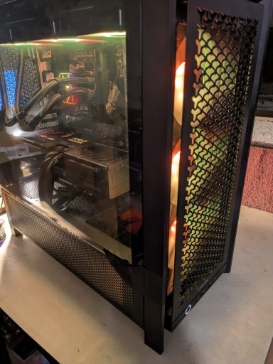 Ryzen 7 7700X/32GB DDR5/2TB SSD/RX9070 XT 16GB