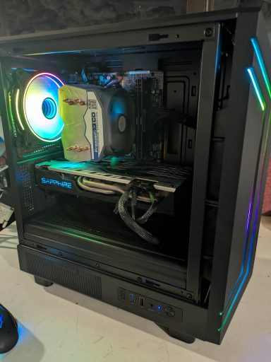 Intel Core i5-6500/16GB DDR4/512GB SSD/RX580 8GB A modern gaming PC case with RGB lighting and internal components visible.