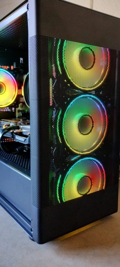 Ryzen 5 5500/32GB DDR4/1TB SSD/RX6600 8GB A gaming PC case with three colourful LED fans and a sleek design.