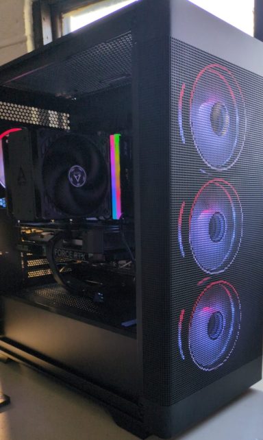 Intel Core i5-14400F/32GB DDR4/1TB SSD/RTX4060 8GB A sleek gaming PC with RGB fans and a transparent side panel.