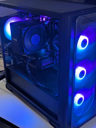 Ryzen 5 7600X/32GB DDR5/2TB SSD/RTX4070 Super 12GB A modern PC case with blue LED lighting and visible internal components.